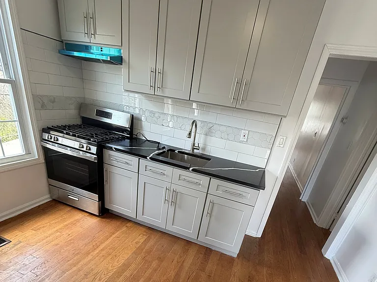 304 Poplar St #1 — Photo 8