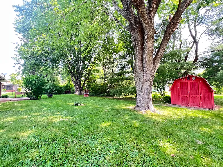 8141 Valley Estates Dr — Photo 28