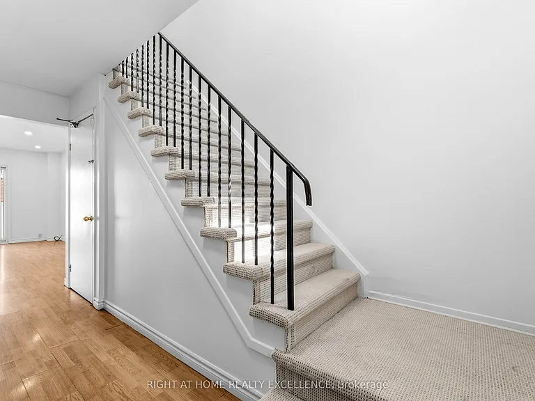 10 Banting Cres #UPPER — Photo 23