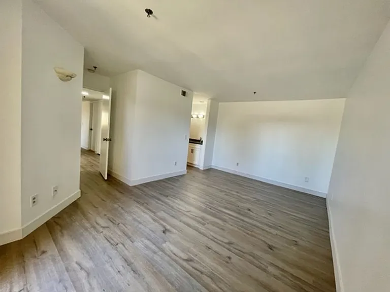 2077 Lakeridge Cir #104 — Photo 11