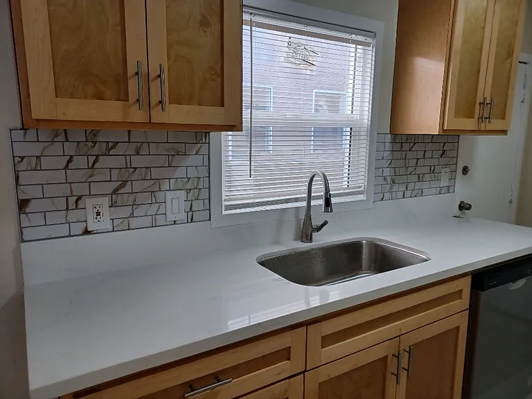 324 W Opp St #9 — Photo 4