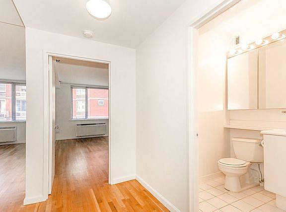4th image of 160 W 22nd St APT 605