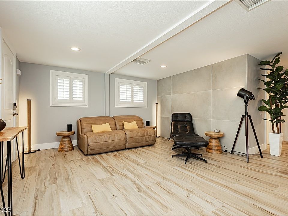 1st image of 648 C Ave