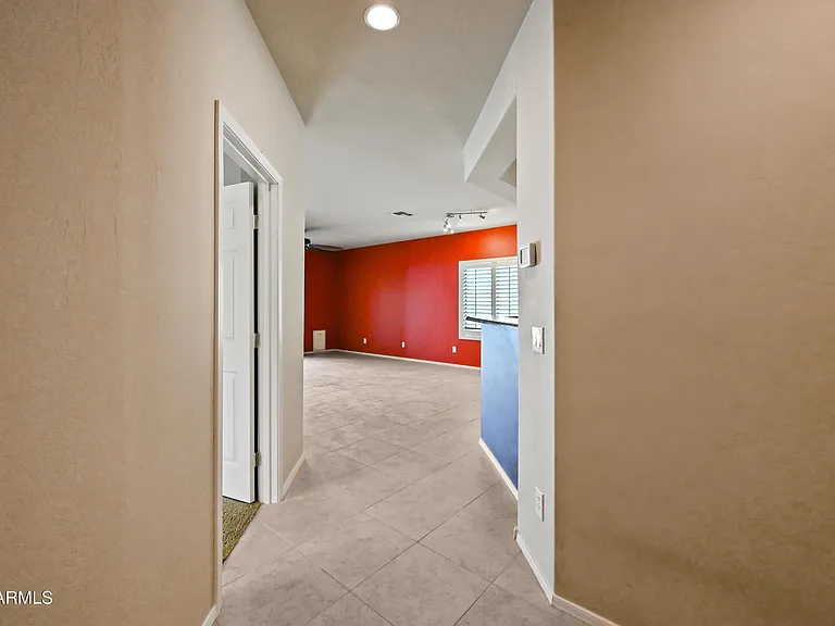 26182 W Tonto Ln — Photo 2