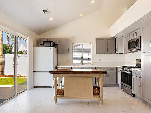 3rd image of 1387 Plumwood Ln