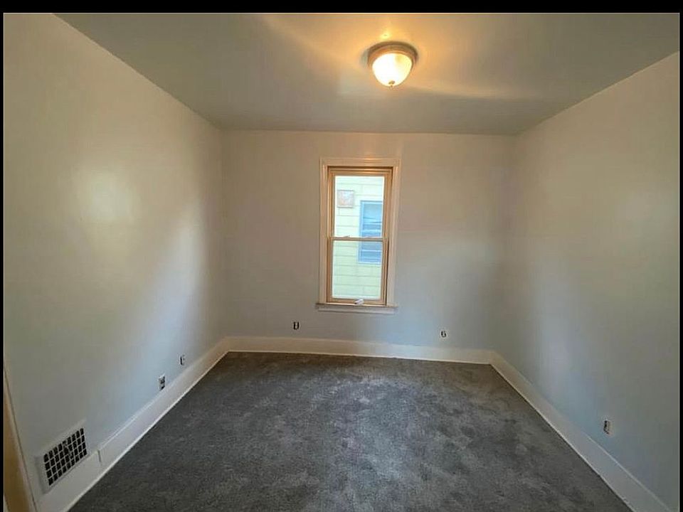 2nd image of 2405 Zinow St