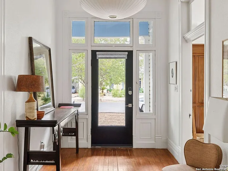 227 Claudia St #1 — Photo 4