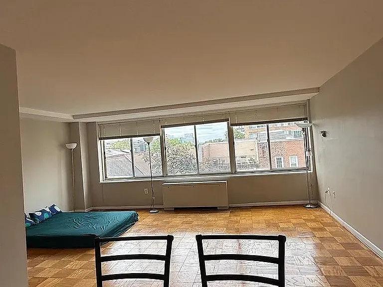 922 24th St NW — Photo 10