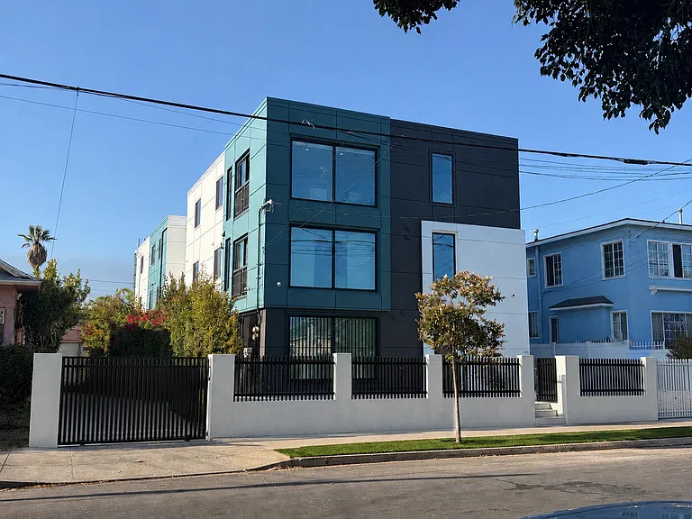 1575 W 35th Pl — Photo 20