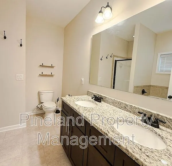 728 Roanoke Dr — Photo 12
