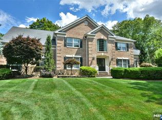 29 Hutton Dr, Mahwah, NJ 07430