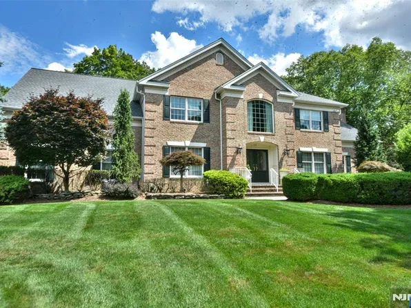 29 Hutton Dr, Mahwah, NJ 07430