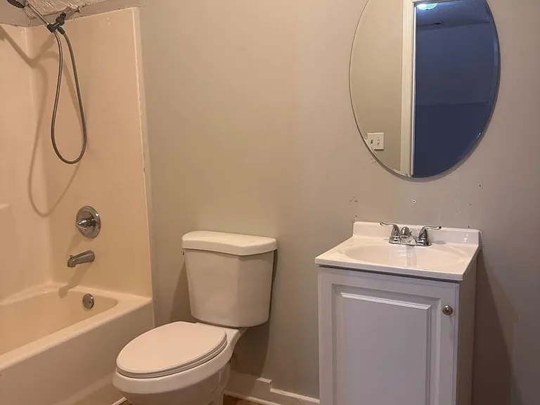 Valley View Apartments — Photo 60