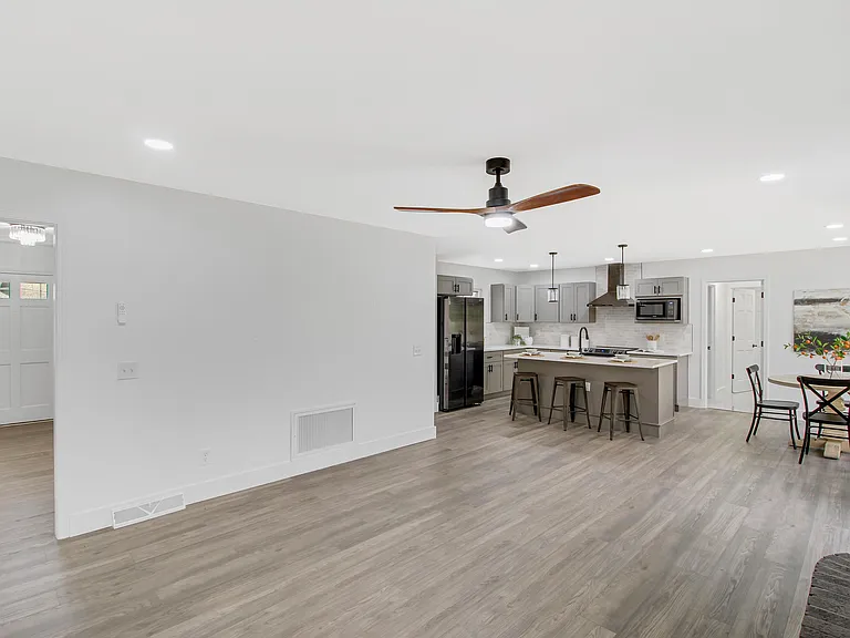 305 Mayfield St — Photo 12