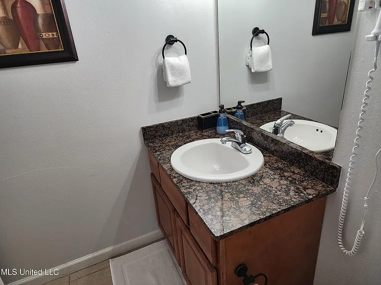 1270 Century Oaks Dr #A — Photo 32
