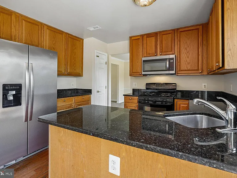 14677 Cloverdale Rd — Photo 22