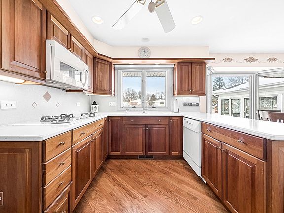 5th image of 515 E Park Manor Ct