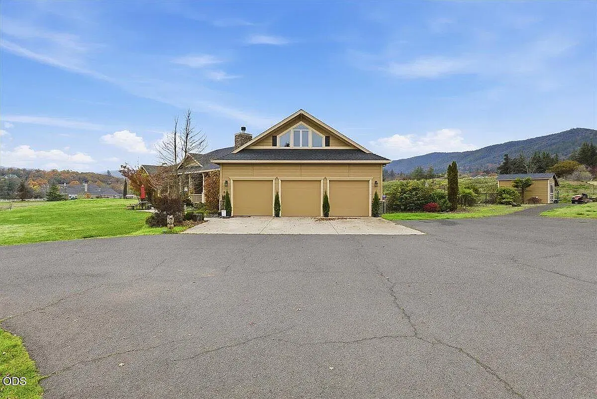 4 bed, 3.5 bath, 3524 sqft, $5,000 — Photo 3