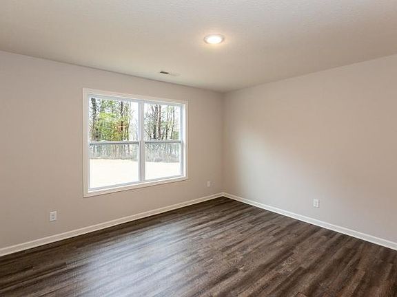4th image of 441 Contentment Ln