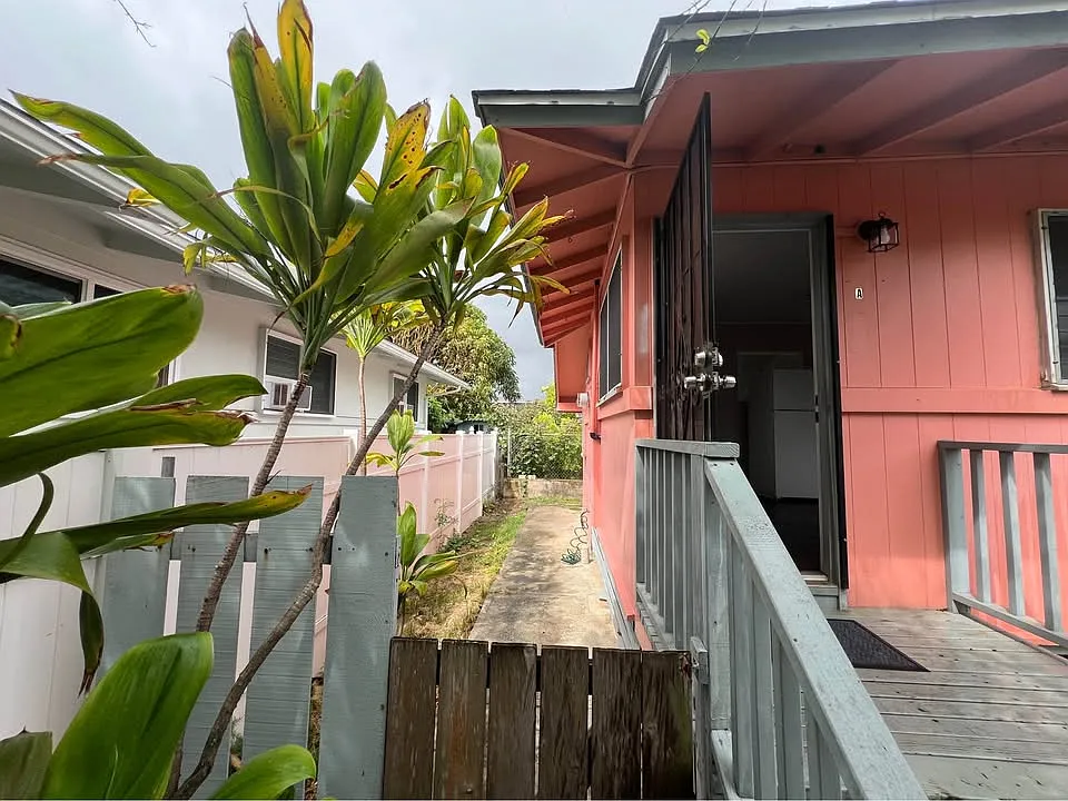 Building Photo - 219 Maluniu Ave #A