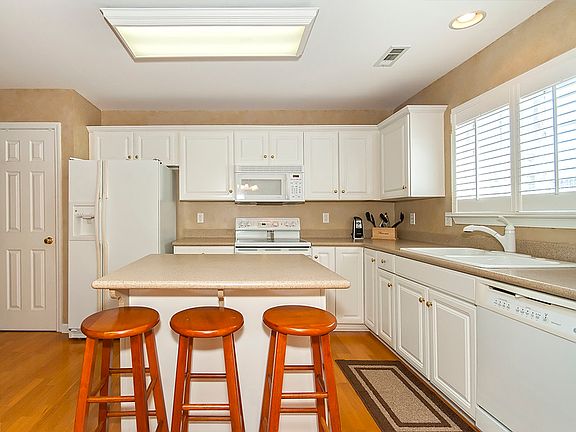 2nd image of 111 Wyndham Ct