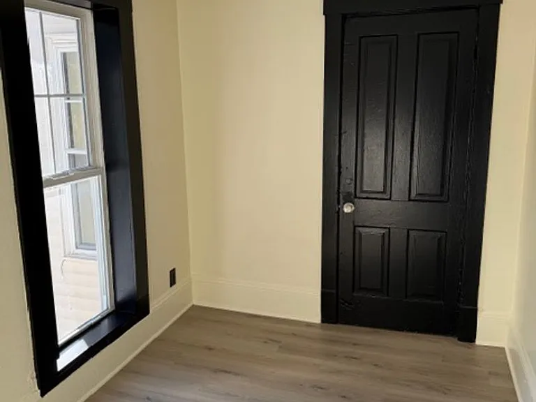 303 Logan Ave — Photo 5