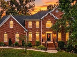 1804 Ridge Oaks Dr, Oak Ridge, NC 27310