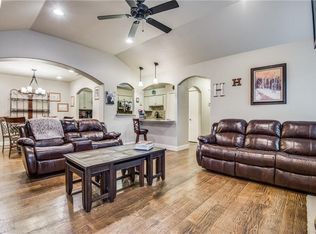 1609 Willow Ln, Euless, TX 76039