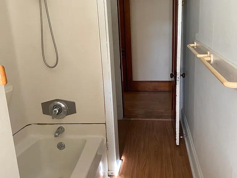 22 Maplewood Ter #2 — Photo 4