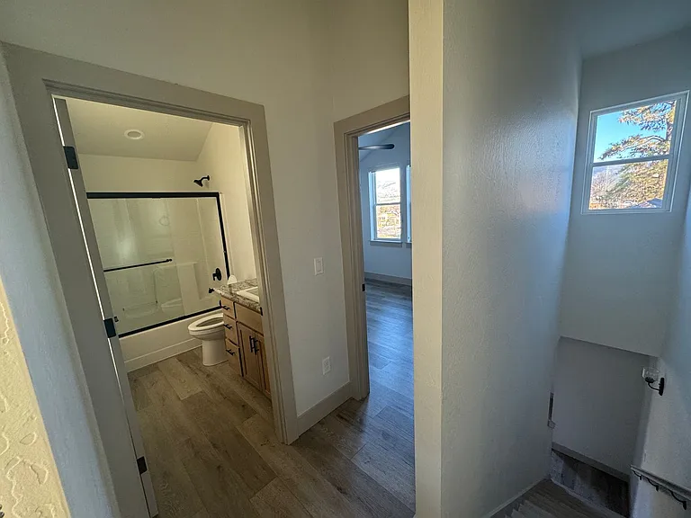 166 N Mountain Ave #A — Photo 11