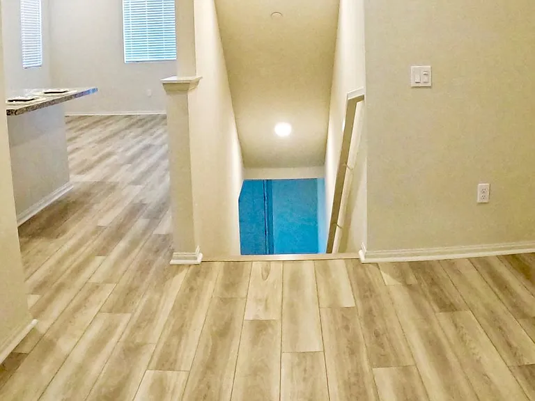 298 Lockhart Way — Photo 5