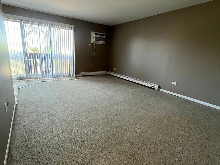 111 Pickwick Dr — Photo 12