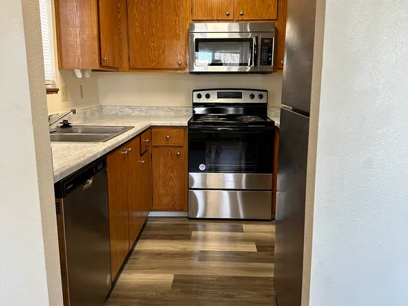 Sunset Square Apartments