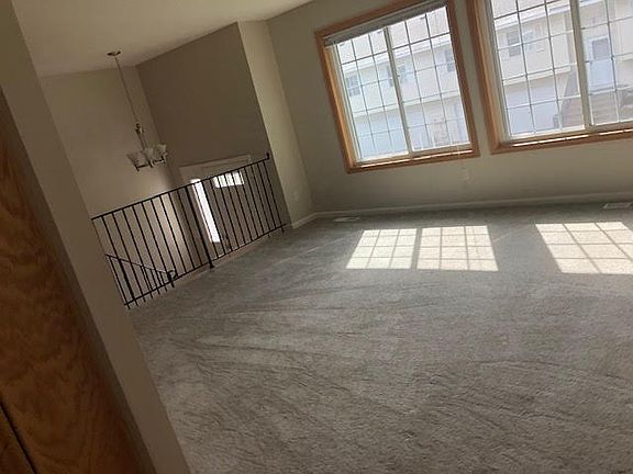 5th image of 429 96th Ln NE