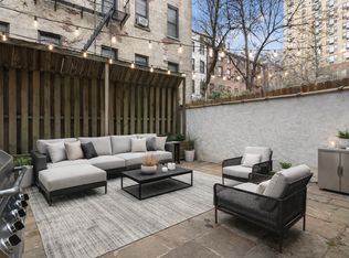 222 E 18th St, New York, NY 10003