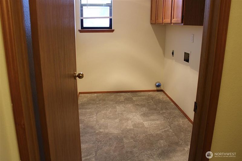 4th image of 903 S 22nd Court