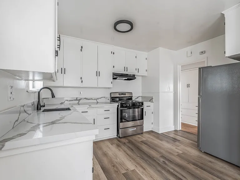 4067 Sutro Ave — Photo 4