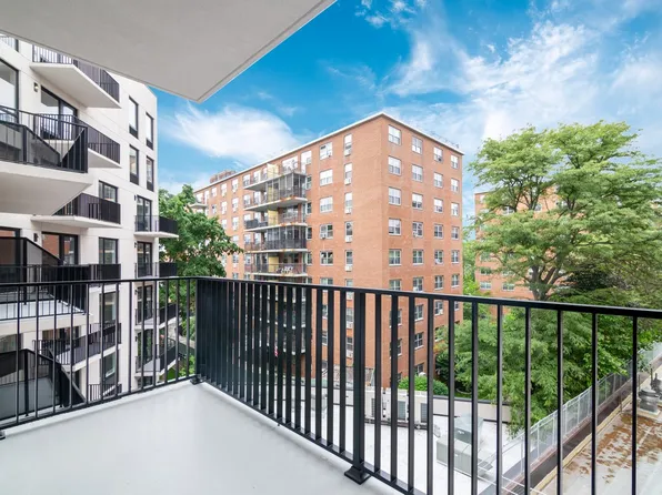 71-82 Parsons Boulevard image 7 of 9