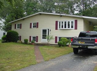 17 Lantern Ln, Niantic, CT 06357