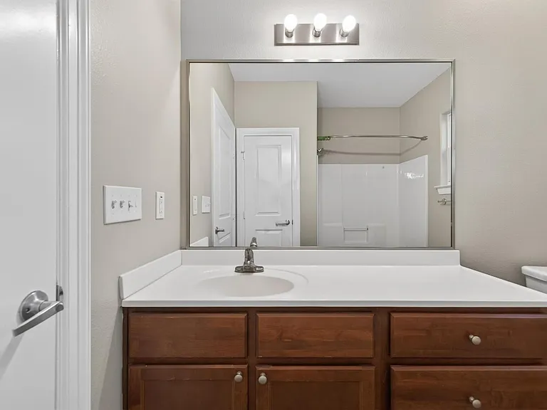 2212 Victory St — Photo 9