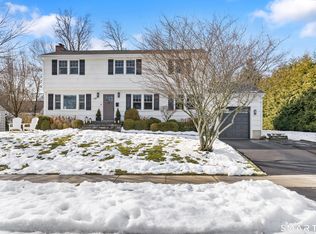 12 Field Crest Rd, New Canaan, CT 06840