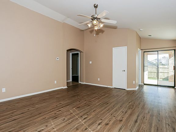 4th image of 6440 Regina Dr