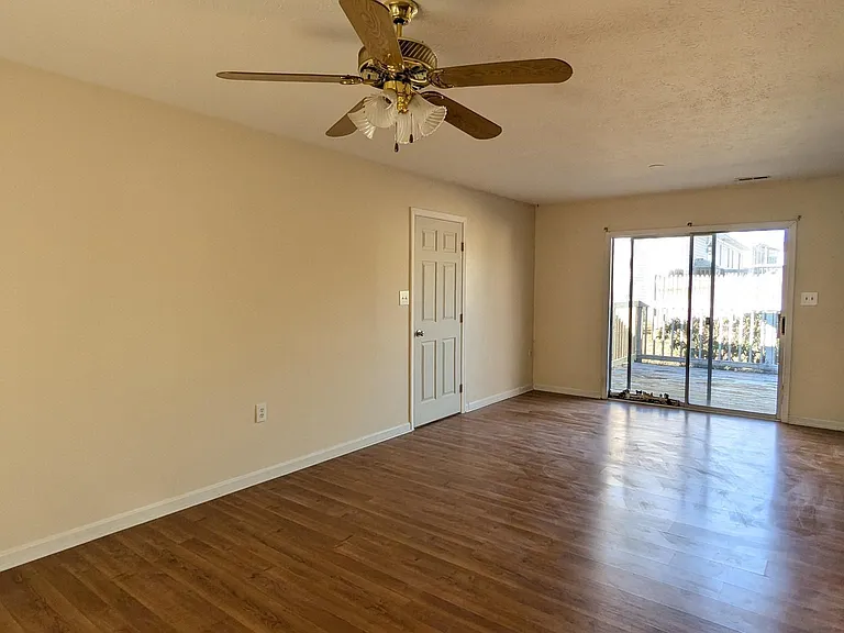 150 Nightingale Ave — Photo 2