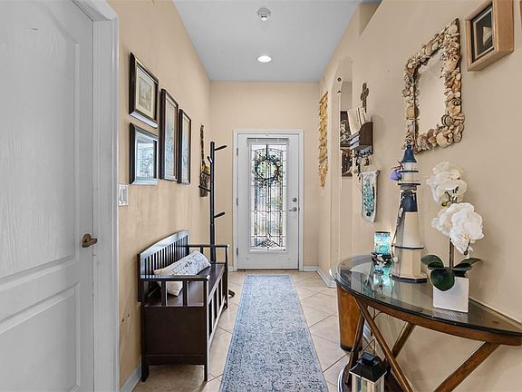 3rd image of 905 PARKER DEN DRIVE