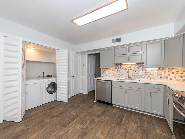 9392 Pine Tree Rd #B — Photo 7