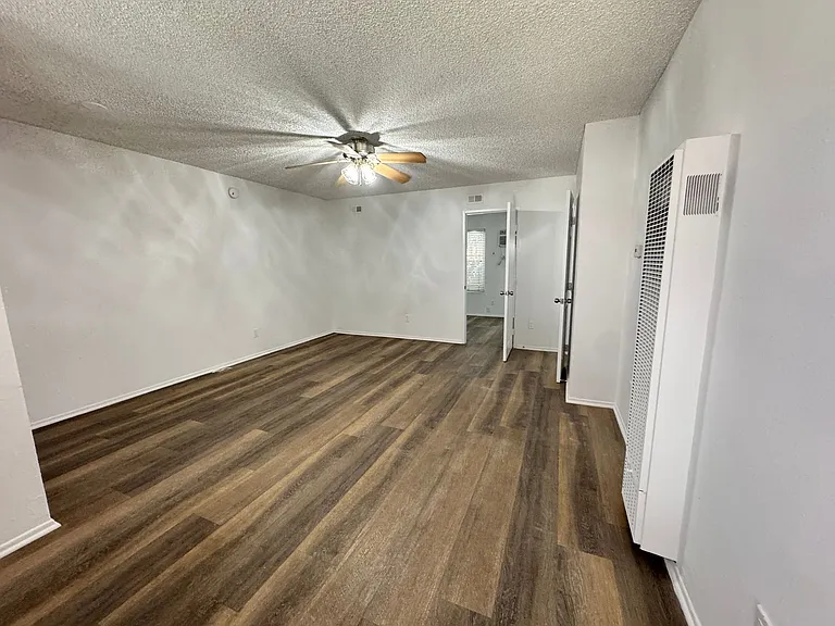 6736 Cleon Ave — Photo 4