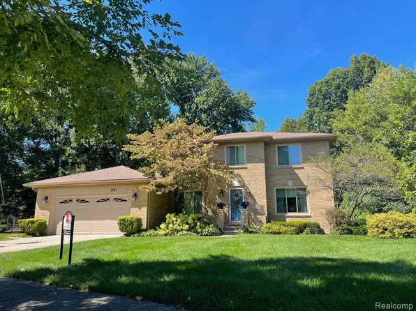2151 Normandy Dr, Troy, MI 48085