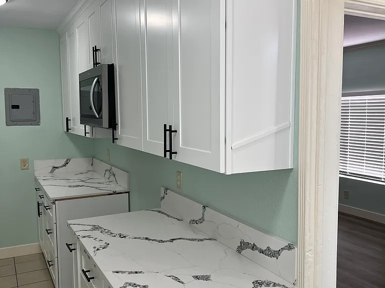1731 1/2 W Florence Ave #1/2 — Photo 4