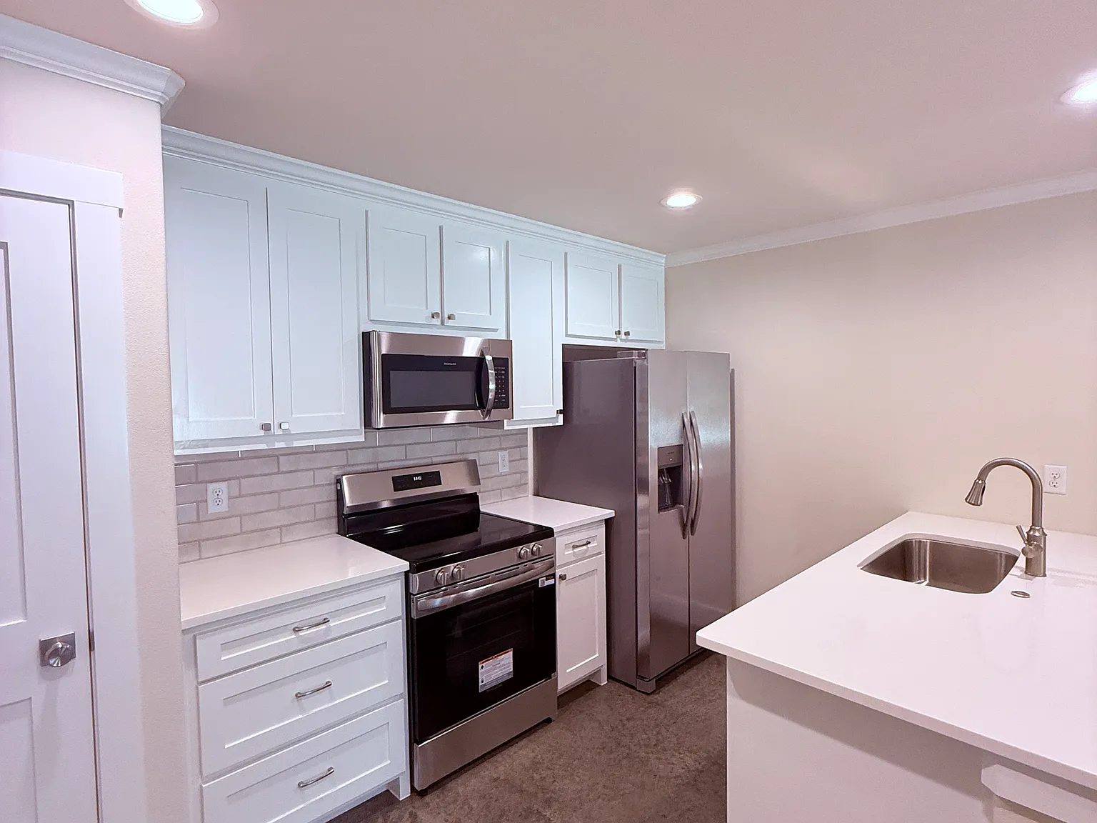 2 bed, 1010 sqft, $1,650 — Photo 2