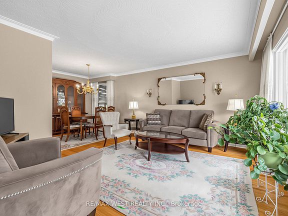 3rd image of 407 Brimorton Dr